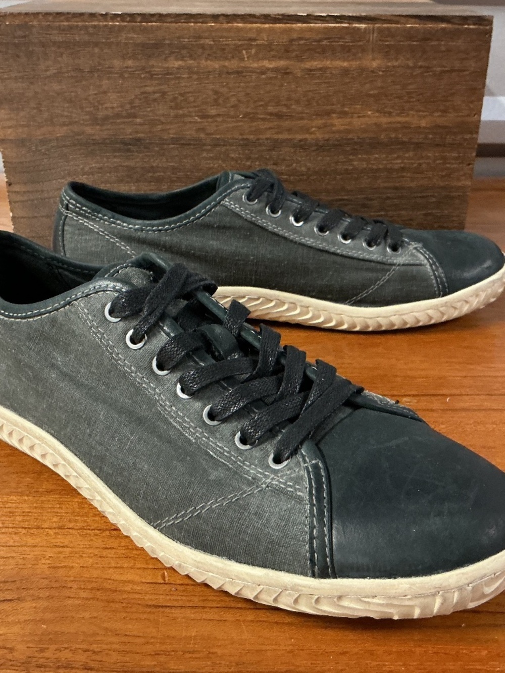 John Varvatos USA Hattan Low Charcoal Fashion Sneaker Men Size 10